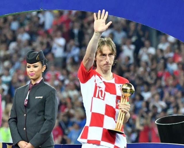 德天空：皇马输球后阿隆索不会遭解雇，将继续指挥周末联赛（德天空：尽管皇马失利，阿隆索不会下课，仍将执教本周末联赛）