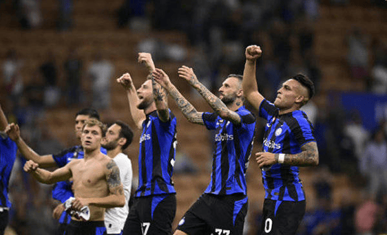 海港夺冠历程：上半程排第4，对BIG4仅取1分；下半程11胜2平2负（海港问鼎之路：前半程第4、对BIG4仅1分；后半程11胜2平2负）