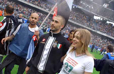 米体：泽林斯基出现轻微肌肉问题，可能不会出战比萨（米体：泽林斯基遭遇轻度肌肉问题，或无缘对阵比萨）