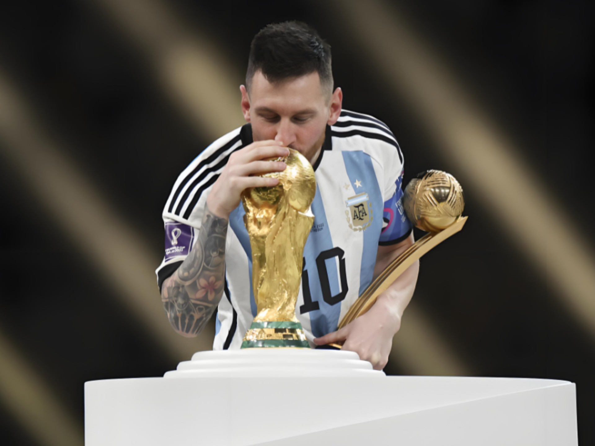 龙赛罗：阿隆索曾说皇马要踢摇滚足球，现在既不摇滚也无节奏（龙赛罗：阿隆索曾称皇马要踢摇滚风，如今既不摇滚也没节奏）