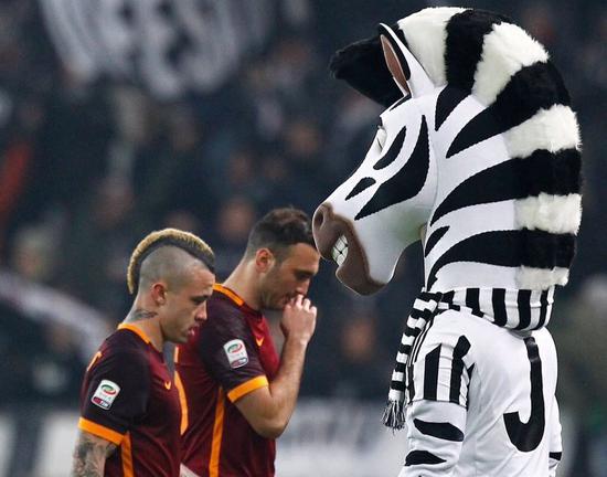 艾顿：我来湖人是填补空缺的，他们长期缺少攻守兼备的大个子（艾顿：加盟湖人是为补短板，球队长期缺少攻防一体的内线）