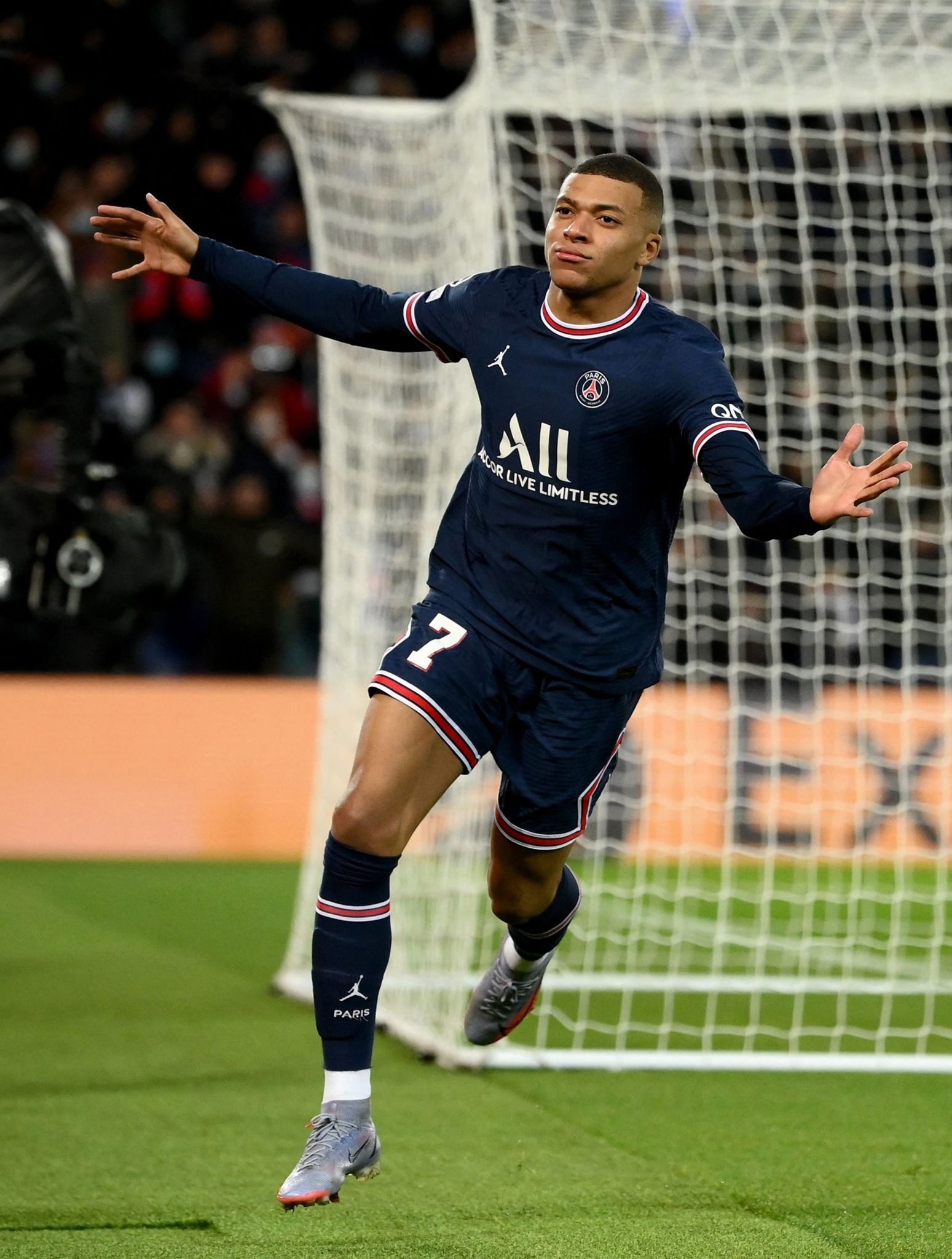 送出赛季第4次助攻，迪马尔科当选国米2-0拉齐奥队内最佳球员（国米2-0拉齐奥之战，迪马尔科凭赛季第4次助攻当选队内最佳）