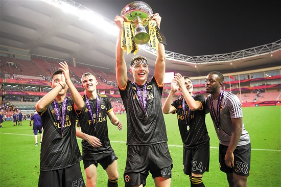 开拓者替补中锋投射出色，但防守和篮板表现令人堪忧（开拓者替补中锋投篮亮眼，防守与篮板成隐忧）