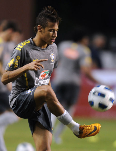 德转列进攻型中场身价榜：贝林1.8亿欧居首，穆西亚拉第二（德转发布进攻型中场身价榜：贝林厄姆1.8亿欧领跑，穆西亚拉第二）