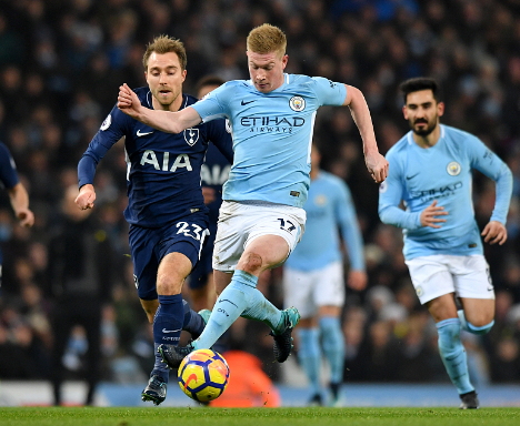 葡超比赛一球员受伤需要担架，对方球员帮忙传递担架吃黄牌（葡超争议一幕：球员伤退需担架，对手递担架反吃黄牌）