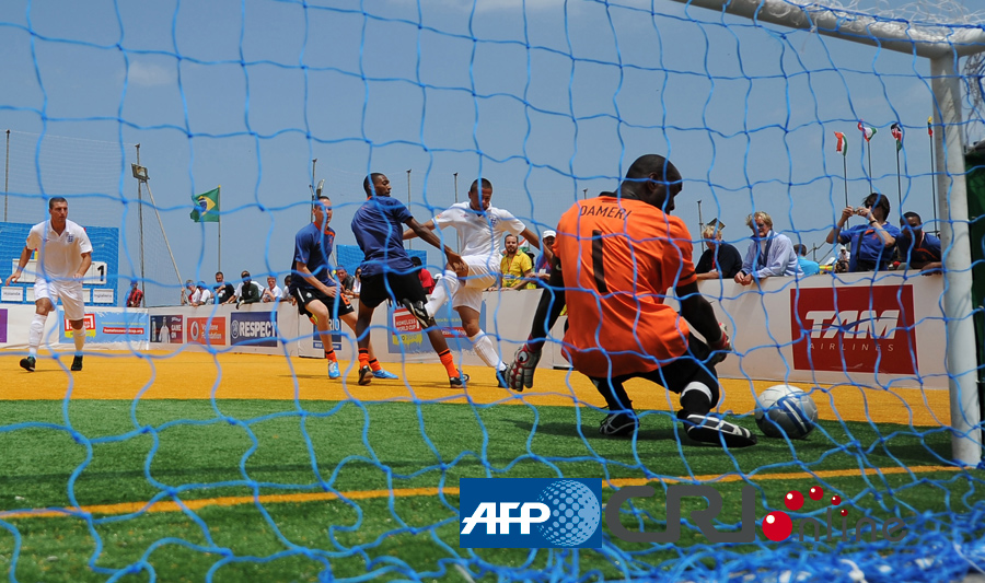 巴萨官方：受大雾影响，球队客战贝蒂斯的航班延误一小时（巴萨官宣：大雾致球队赴客战贝蒂斯航班延误一小时）