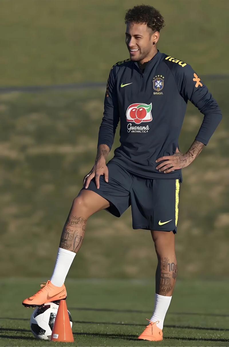 中超转会市场：广州队签下新前锋,（中超转会动态：广州队完成新前锋引援）