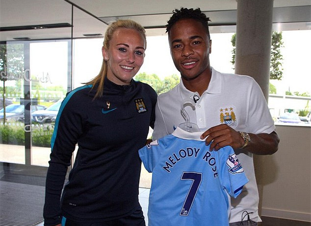 TA：皇马寻求引进后卫和中场；他们愿听取对罗德里戈的报价（TA：皇马欲补强后卫与中场，罗德里戈报价可谈）