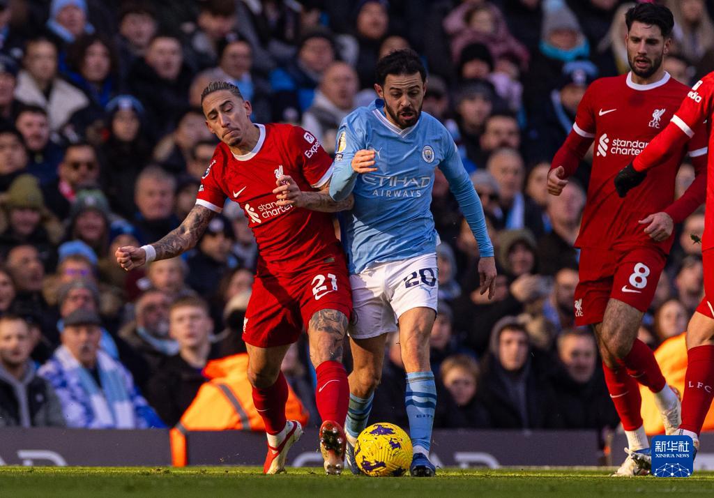 阿莫林：执教曼联一年后我有所改变，我需要根据比赛进行调整（阿莫林：执教曼联满一年有所变化，需视比赛情况作出调整）